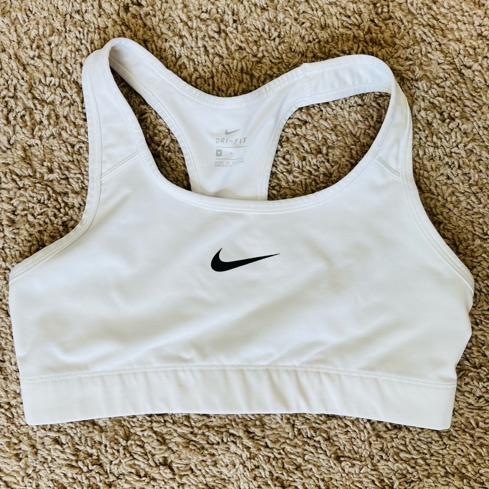 NIKE sports bra size M